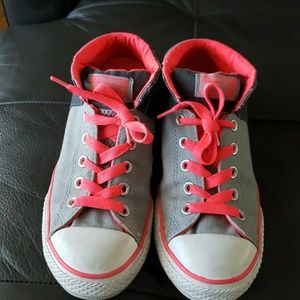Grey & hot pink Converse